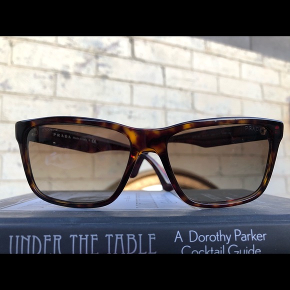 SOLD          PRADA SUNGLASSES - Picture 4 of 7